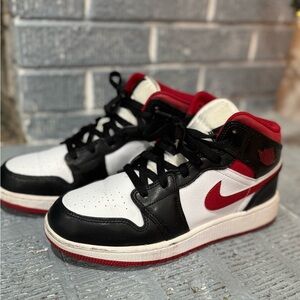 Size 6Y Air Jordan 1 Mid Black Gym Red Nike